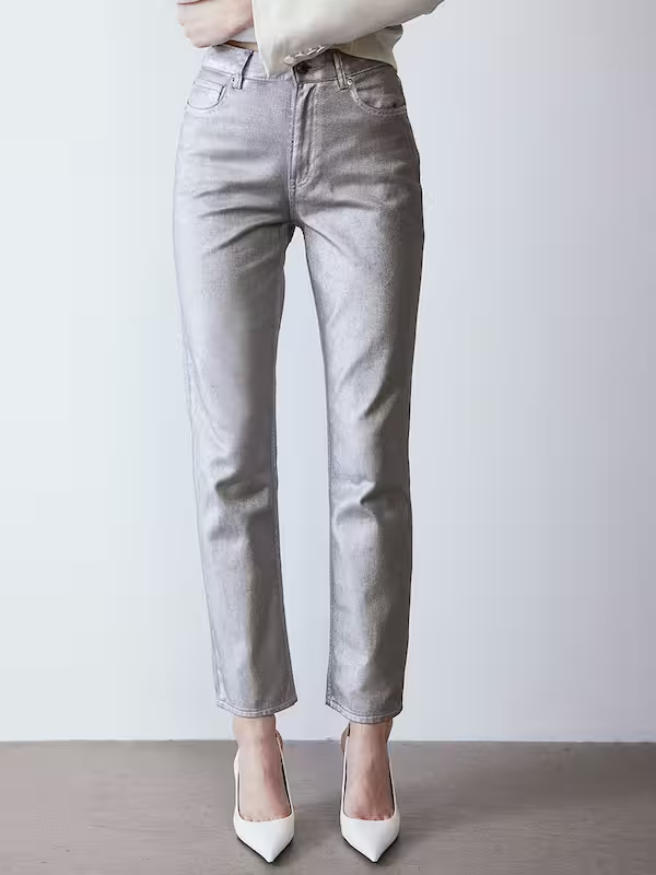 Womens silver jeans, with their metallic hue and contemporary appeal, can be a versatile and stylish addition to any woman's wardrobe.