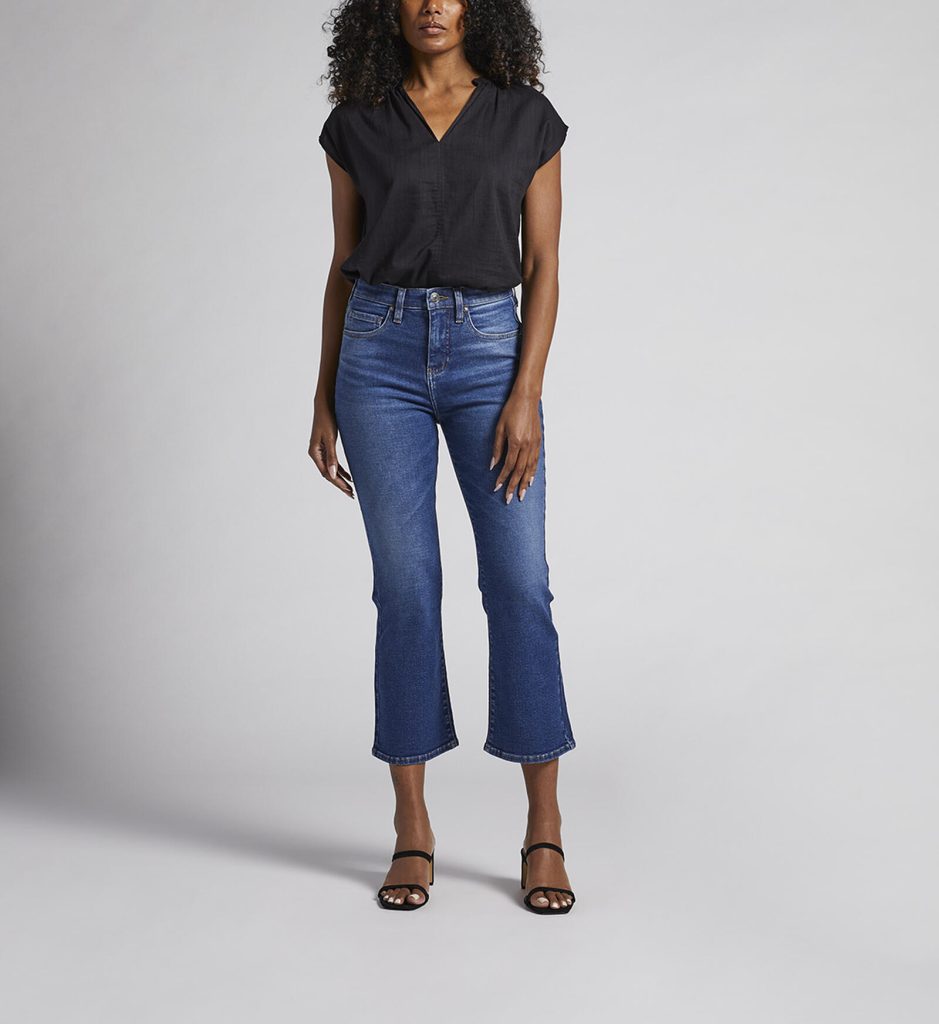 Cropped bootcut jeans, also known as ankle-length or cropped flared jeans, have made a remarkable comeback in recent fashion cycles.