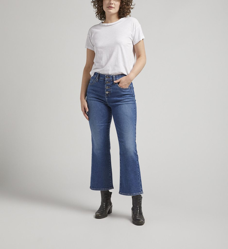 Cropped bootcut jeans, also known as ankle-length or cropped flared jeans, have made a remarkable comeback in recent fashion cycles.