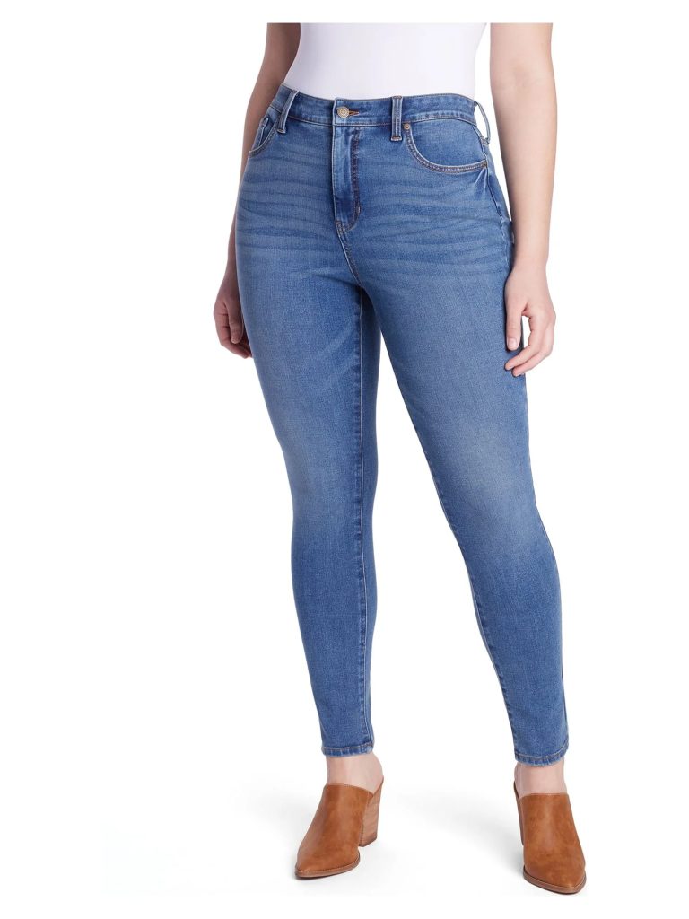 High waisted curvy jeans have become a wardrobe staple for many women due to their versatile styling capabilities and the numerous advantages they offer. 