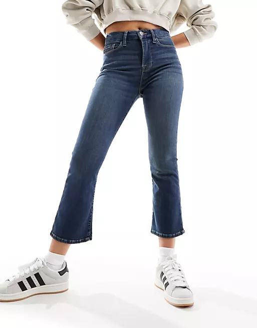 Cropped bootcut jeans, also known as ankle-length or cropped flared jeans, have made a remarkable comeback in recent fashion cycles.