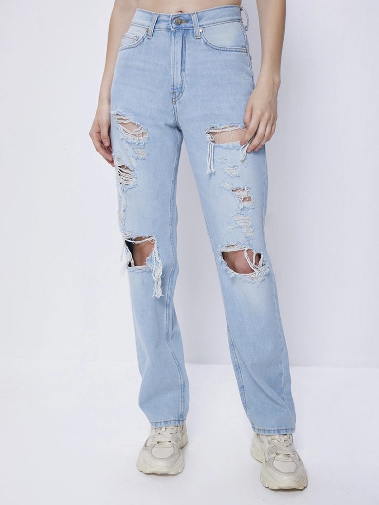 Ripped jeans, a fashion statement that has transcended generations and evolved into a timeless classic, have undeniably captured the hearts of denim enthusiasts worldwide.