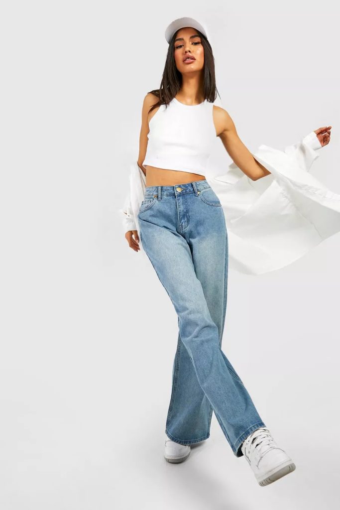 Baggy jeans women, also known as boyfriend jeans, relaxed-fit jeans, or baggy jeans, are a versatile and comfortable clothing item that can be styled for various occasions.