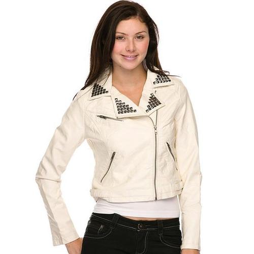 White jacket women's is a timeless and versatile piece that can effortlessly elevate any woman's wardrobe. Whether