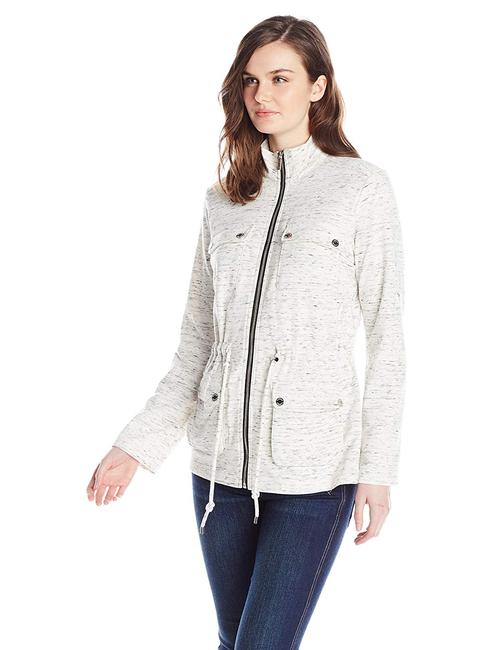 White jacket women's is a timeless and versatile piece that can effortlessly elevate any woman's wardrobe. Whether